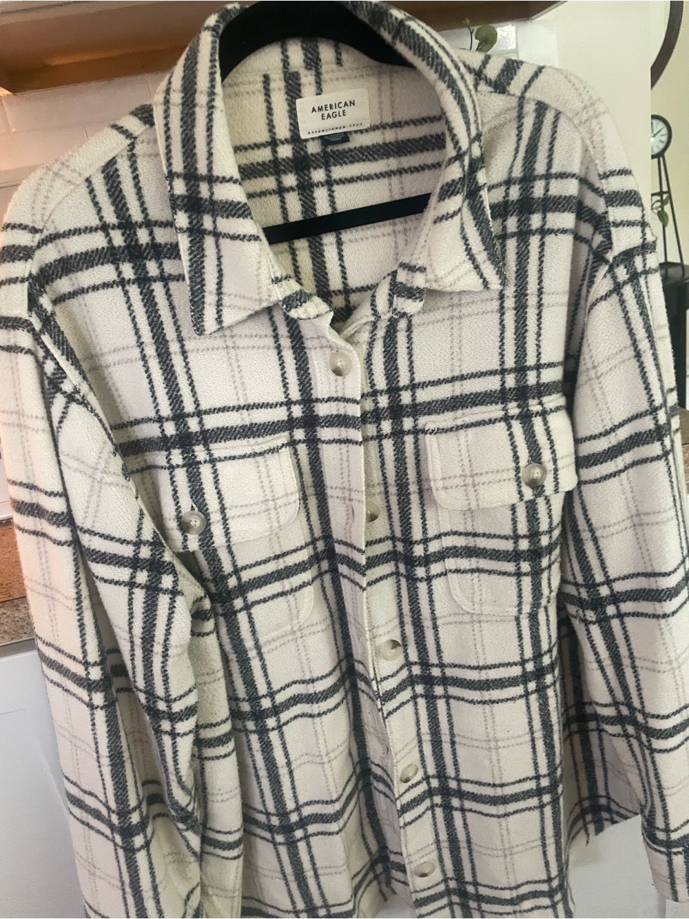 American Eagle dark
Gray and Cream Plaid Button-Up Shirt Jacket